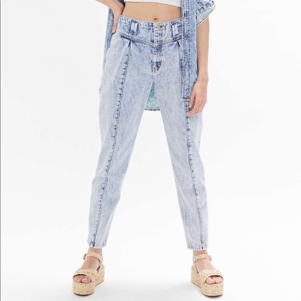 NWOT BDG Olivia High Rise Acid Wash Tapered Jeans Size 27